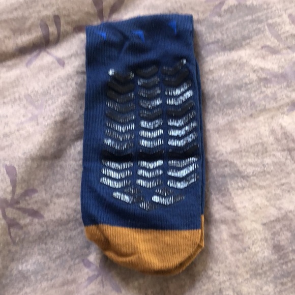 Comfy airline/travel socks with foot treads on bottom. Great single use. NWOT - Picture 3 of 3